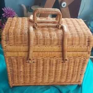 Vintage Picnic/Sewing Wicker Basket